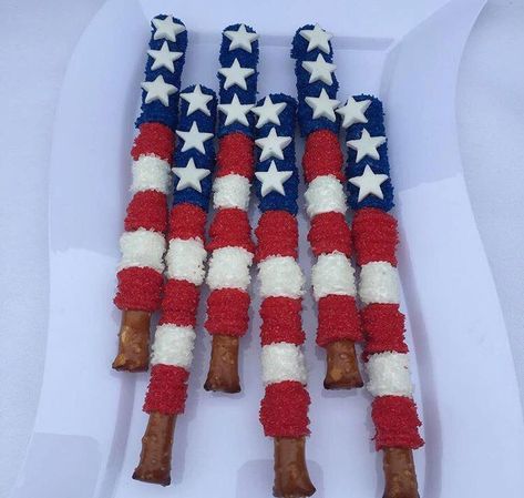 Red White Blue Food, Memorial Day Foods, Fourth Of July Cakes, Dipped Pretzels, 4th Of July Photos, Patriotic Food, Patriotic Desserts, 4th Of July Cake, July Desserts