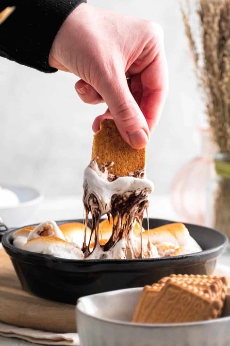 Smores Dip In 10 Minutes | Easy To Make & Better Than The Camp Fire Smores Photography, Smores Dip, Diy Treats, Camp Fire, Snack Attack, Melted Chocolate, Betty Crocker, S Mores, Graham Crackers