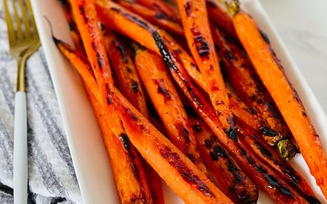 Salmon Blackened, Veggie Meal, Roasted Carrots Recipe, Honey Roasted Carrots, Carrots Recipe, Blackened Chicken, Hot Honey, 2000 Calories, 2000 Calorie Diet