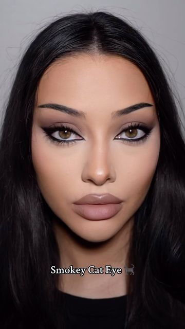 Isa on Instagram: "Smokey Cat Eye 🐈‍⬛ wearing @NovaBeauty lipstick in heaven mixed with grey brown liner, smoky eyeshadow pallet, gel liner in btw & asap, 6 piece brush set #cateye #makeup #smokeyeye #nudelip #makeuptutorial #fallmakeup #fall2024 #blackliner #darkmakeup" Smoky Brown Eye Makeup, Wedding Smokey Eye, Smokey Cat Eye Makeup, Eye Makeup Guide, Smokey Cat Eye, Grey Smokey Eye, Brown Liner, Grey Makeup, Eyebrow Makeup Tutorial