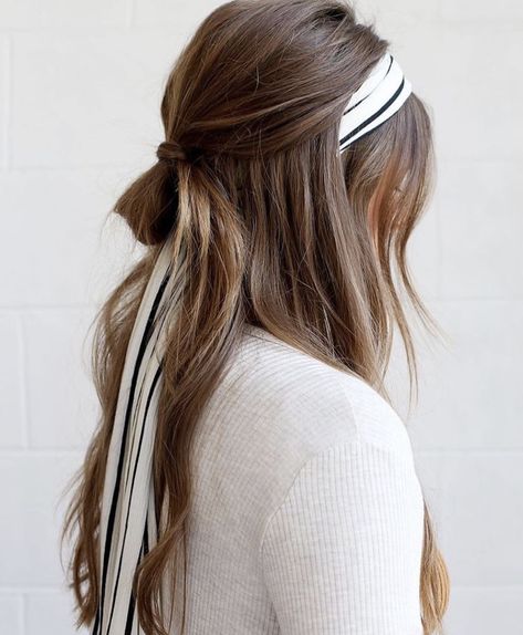 Hair Scarf Styles, Hair Medium, Bandana Hairstyles, Skirt Maxi, Hair Scarf, Latest Trend, Grunge Hair, Hair Tie, Hair Dos