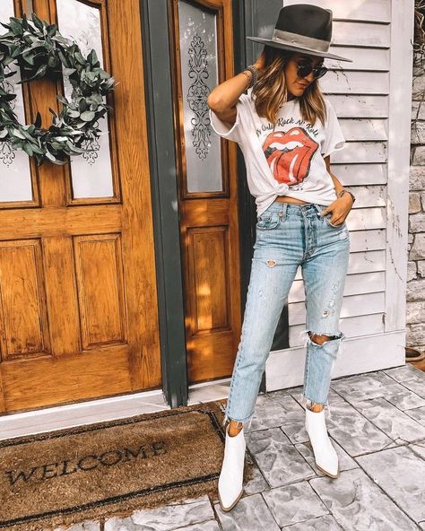 Nashville Style Outfits, Country Concert Outfits, Neo Grunge, White Boots Outfit, Karina Style, Outfit Essentials, Tokyo Street Fashion, Booties Outfit, Nashville Style