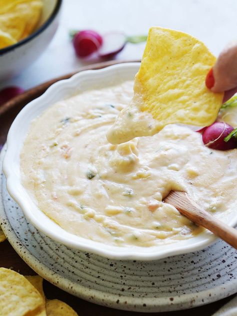 Want a good Queso Blanco Dip? Are you obsessed with Queso like I am? Well now you can make a delicious one at home! Be prepared to taste a super delicious White Cheese Dip that everyone will love! Queso Blanco Recipe, Queso Blanco Dip, Queso Dip Recipe, White Cheese Dip, Queso Dip Recipes, Oaxaca Cheese, Queso Recipe, Clam Recipes, White Cheese