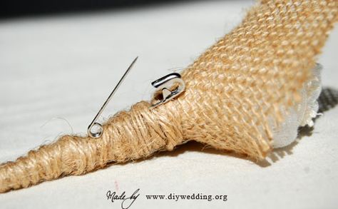 yes to pin Diy Boutonniere Wedding, Groom Wedding Jewellery, Burlap Boutonniere, Jazz Wedding, Diy Boutonniere, Drag King, Corsage And Boutonniere, Prom Flowers, Burlap Wedding