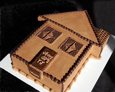 House cake for housewarming party Housewarming Cake Ideas, Housewarming Cake, Chocolate House, Gingerbread Party, House Cake, Cake Shapes, Sold Sign, Special Occasion Cakes, Novelty Cakes