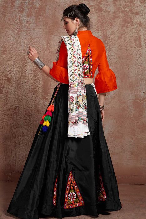 Navaratri Chaniya Choli, Plus Size Lehenga, Chaniya Choli Designs, Indian Wedding Lehenga, Navratri Dress, Black Lehenga, Indian Lehenga Choli, Navratri Chaniya Choli, Choli Designs