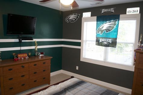 Philadelphia Eagles Room Ideas, Philadelphia Eagles Bedroom, Philadelphia Eagles Room, Eagles Bedroom, Eagles Man Cave, Luxury Man Cave Ideas, Philadelphia Eagles Man Cave, Man Cave Bar Diy, Boys Den