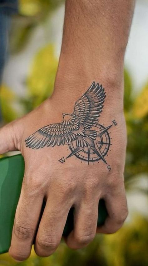 Tattoo For Hand Men Style, Meaningful Hand Tattoos For Guys, Eagle Tattoo Design On Hand, Eagle Hand Tattoo, Edgy Tattoos, Miniature Tattoos, Tattoo Main, Bold Tattoo, 30 Tattoo