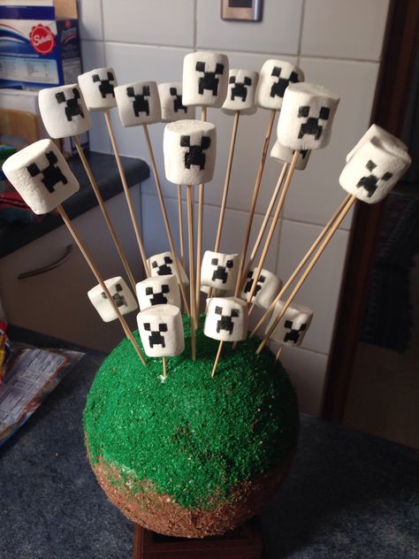 Minecraft Jello, Minecraft Marshmallow, Minecraft Cupcakes Ideas, Cupcakes Minecraft, Diy Minecraft Decorations, Minecraft Birthday Decorations, Minecraft Party Food, Diy Minecraft Birthday Party, Minecraft Cupcakes