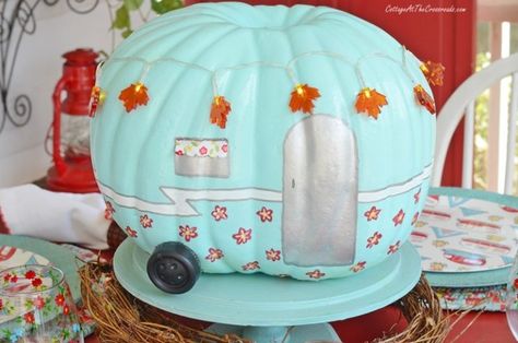 Pumpkin Camper Painted, Camper Pumpkin Painting Ideas, Camper Pumpkin, Pumpkin Painting Contest Ideas, Painted Pumpkin, Halloween Camping, Creative Pumpkin Decorating, Pumpkin Decorating Contest, Halloween Pumpkins Painted