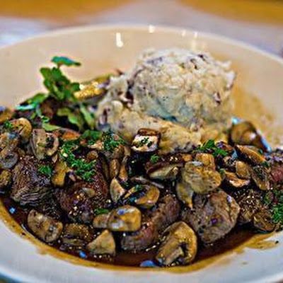 This recipe takes normal steaks to a whole new level of decadence! Make this copycat recipe for Cheesecake Factory Steak Diane in the comfort of your home. Steak Diane Recipe, Cheesecake Factory Copycat, Steak Diane, Cheesecake Factory Recipes, Cake Factory, Cheesecake Factory, Beef Dishes, Steak Recipes, Meat Dishes