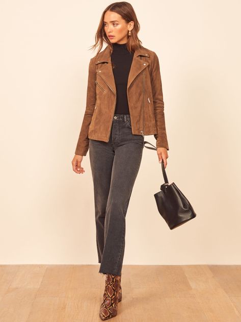 Tan Biker Jacket Outfit, Tan Booties Outfit Spring, Tan Suede Jacket Outfit, Brown Suede Jacket Outfit, Spring Jacket Outfit, Brown Jacket Outfit, Biker Jacket Outfit, Suede Jacket Outfit, Motto Jacket