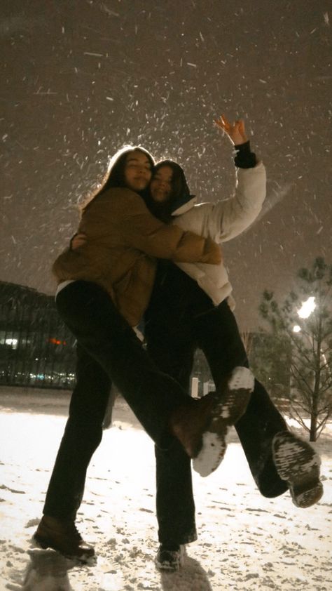 Winter Photoshoot, Winter Photo, Winter Photos, Winter Girls, Spring Is Coming, Winter Activities, Best Friends Photos, Friend Photos, Ice Skating