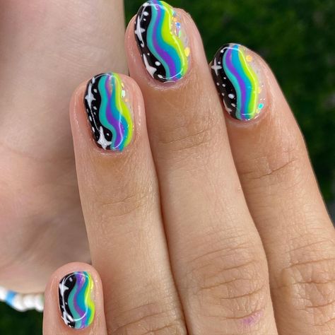 Funky Nail Art Ideas, Rocket Pop Nails, Cute Alien Nails, Outer Space Nails, Disco Ball Nail Art, Space Nail Art, Alien Nail Art Design, Alien Nail Art, Alien Nails Design