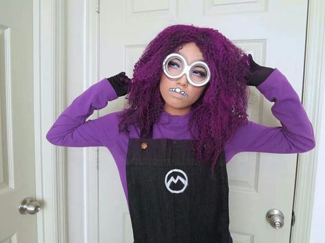 Purple minion! This is super awesome. Purple Minion Makeup, Purple Minion Costume Diy Women, Purple Minion Costume Diy, Minion Outfit Ideas, Evil Minion Costume, Minion Makeup, Purple Minion Costume, Diy Minion Costume, Minion Outfit