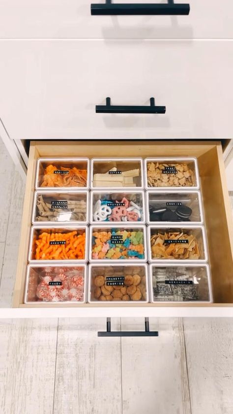 Snack Drawer, Snack Organizer, Pantry Organisation, House Organisation, Kitchen Organization Pantry, Kitchen Organisation, Organisation Hacks, Fridge Organization, Home Organisation