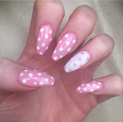 Pink Polka Dot Nail Designs, Pink Green Black Nails, Pokadot Nails Acrylic, Polkadot Nailart, Pink Polka Dot Nails, Spotty Nails, Dotty Nails, Nails Mom, Polka Dots Nails