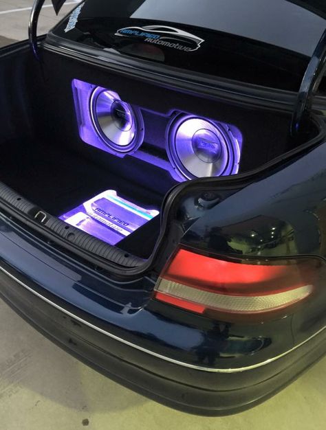 Car Speaker Box Design, Car Sound System Ideas, Car Sound System, Car Speaker Box, Truck Speakers, Polo Tsi, Car Audio Fabrication, Custom Car Audio, Sound System Car