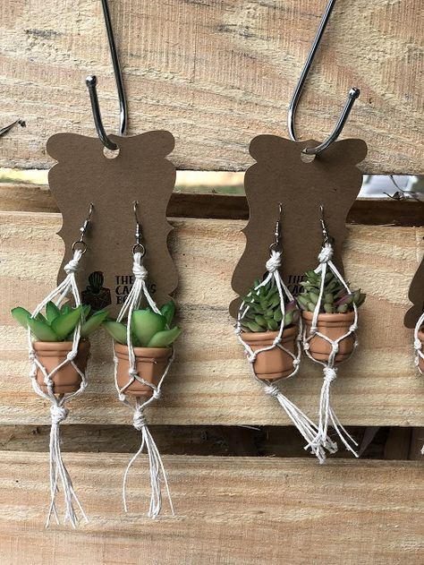 Macrame Plant Earrings, Plant Jewelry Diy, Polymer Clay Plant Earrings, Hanger Earrings, Creative Earrings, Plant Hanger Macrame, Weird Jewelry, Plant Jewelry, Mini Macrame