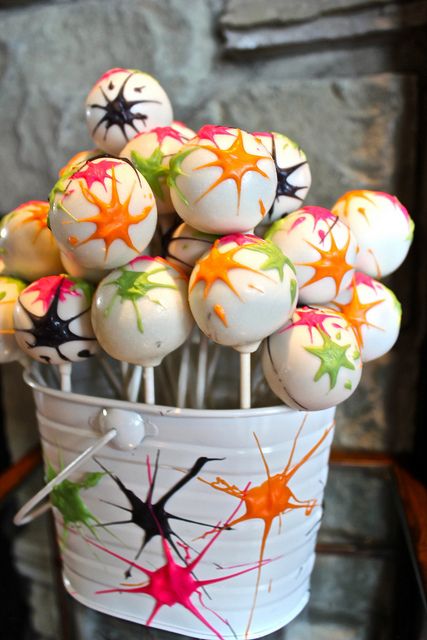 Paintball Splat Cake Pops | Flickr - Photo Sharing! Paintball Cake, Paintball Birthday Party, Paintball Birthday, Paintball Party, Pop Cupcakes, Cookie Pops, Cake Balls, Love Cake, Cakepops