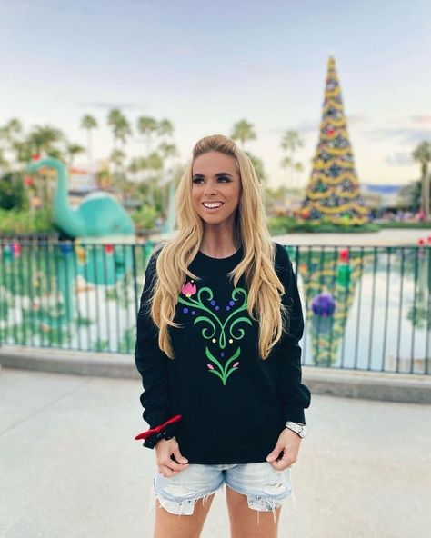 Love this Anna Inspired Sweatshirt for Disney! Anna Frozen Outfit, Anna Frozen Aesthetic, Disney World Christmas Outfit, Frozen Coronation, Disney Christmas Outfits, Coronation Day, Frozen Outfits, Disney World Christmas, Disney World Pictures