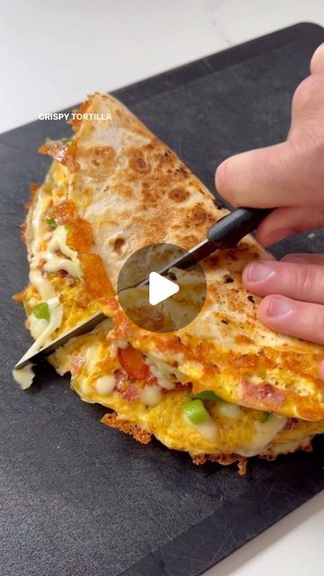 Tortilla Breakfast Wrap, Bacon Tortilla, Tortilla Breakfast, Breakfast Wraps Recipes, Egg Tortilla, Breakfast Tortilla, Egg Tomato, Breakfast Wrap, Breakfast Wraps