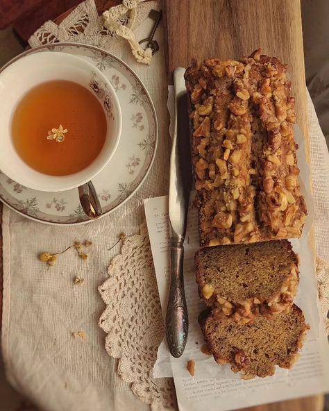 Cottagecore aesthetic #cake #tea #bananabread # vintagedecor Cooking Aesthetic Cottagecore, Cottagecore Baked Goods, Fall Cottagecore Aesthetic, Cottagecore Cooking, Cottage Core Food, Cottagecore Baking, Traditional Lifestyle, Soft Cottagecore, Cottagecore Life