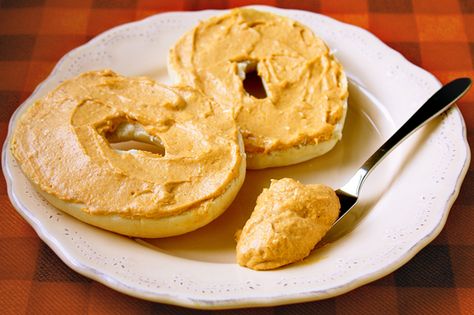 pumpkin-cream-cheese-dip-spread Pumpkin Cream Cheese Dip, Cream Cheese Spread Recipes, Caramel Recipe Easy, Pumpkin Spice Cream, Homemade Cream Cheese, Cream Cheese Spread, Pumpkin Cream Cheese, Bagel Cream Cheese, Gimme Some Oven