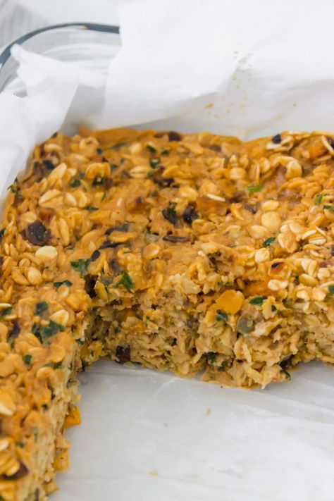 Savoury Baked Oats, Savory Breakfast To Go, Savory Oatmeal Bake, Savory Baked Oats, Oatmeal Blw, Savory Oats Recipes, Savory Bars, Savory Baked Oatmeal, Savory Oatmeal Breakfast