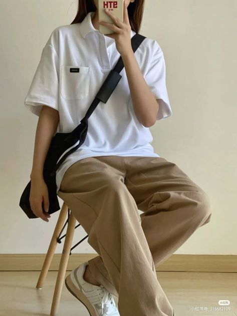 Beige Pants White Shirt, White And Beige Outfit, Baggy Clothes Outfit, Tomboy Outfit Ideas, Boyish Outfits, Polo Shirt Outfits, Save Outfits, Beige Outfit, Korean Casual Outfits