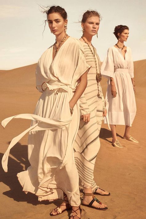 Zara Spring/Summer 2019 Collection Confirms The Colour Of The Season | Glamour UK Zara Outfit Ideas, Zara Summer Dress, Zara Spring, Desert Photoshoot, Zara Summer, Rara Avis, Campaign Photography, Outfit Zara, Desert Fashion