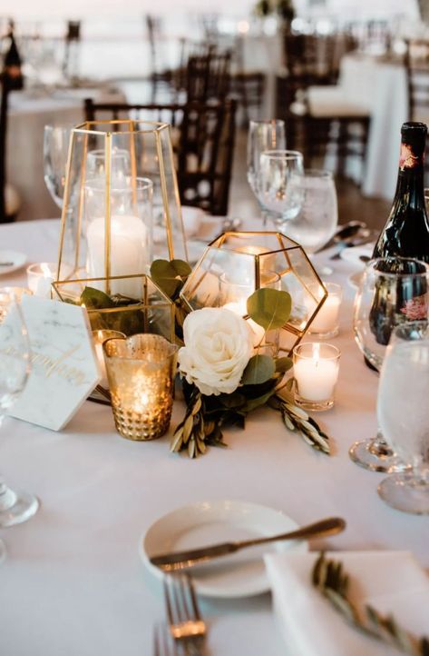 Metal Wedding Decor, Twinkle Light Centerpiece, Hexagon Centerpiece Wedding Inspiration, Black And Gold Table Centerpieces, Round Table Decor Wedding, Terrarium Centerpiece Wedding Fairy Lights, Gold Terrarium Centerpiece Wedding, Terrarium Centre Pieces Wedding, Round Table Centerpieces Wedding