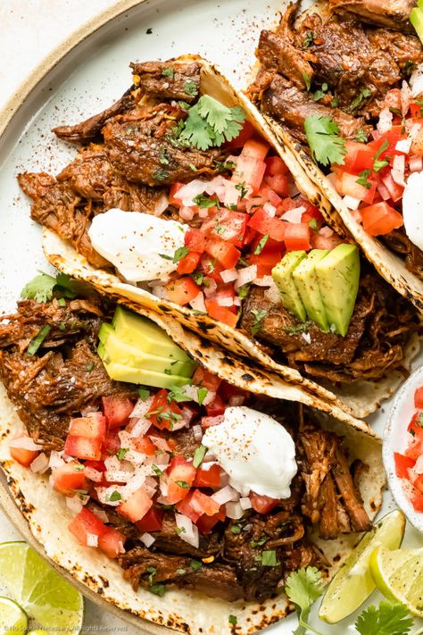 Easy Barbacoa Recipe, Shredded Beef Tacos Recipes, Shredded Beef Recipes, Mexican Shredded Beef, Shredded Beef Tacos, Barbacoa Recipe, Mexican Beef, Beef Tacos, Easy Mexican