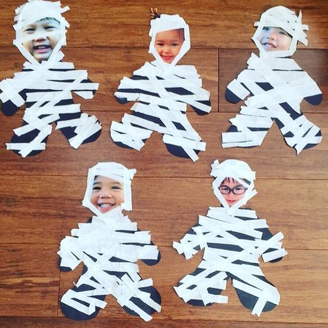 28 Likes, 8 Comments - Preschool Activities (@preschoolactivities) on Instagram: “Mummies||fall&halloween||october 9, 2015 #mummies #preschool #halloweenfun #halloweenactivities” Halloween Infantil, Halloween Kindergarten, Halloween Crafts Preschool, Pre Primary, Halloween Classroom, Halloween Arts And Crafts, Primary Ideas, Halloween Preschool, Fall Preschool