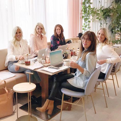 Love It Or List It, Team Meeting, Jillian Harris, Corporate Portrait, Business Photoshoot, Marketing Photos, Personal Branding Photoshoot, Marca Personal, Team Photos