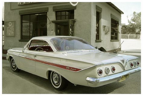 1961 Chevrolet Impala Maintenance/restoration of old/vintage vehicles: the material for new cogs/casters/gears/pads could be cast polyamide which I (Cast polyamide) can produce. My contact: tatjana.alic@windowslive.com 1961 Chevy Impala, 1961 Impala, 64 Impala, Classic Cars Trucks Hot Rods, Impala Ss, Car Chevrolet, Old School Cars, Chevy Impala, Us Cars