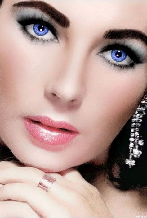 Elizabeth Taylor Eyes, Elizabeth Taylor Cleopatra, Classic Hollywood Glamour, Vintage Hollywood Glamour, Violet Eyes, Most Beautiful Eyes, Hollywood Icons, Elizabeth Taylor, Golden Age Of Hollywood