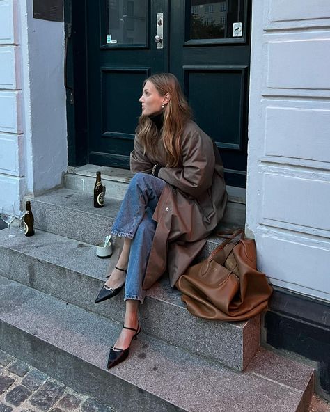 Cecilie Moosgaard Nielsen (@ceciliemoosgaard) • Instagram photos and videos London Wear, 50 Style, Estilo Chic, Minimal Chic, Mode Ootd, Modieuze Outfits, Elegantes Outfit, Parisian Chic, Mode Inspo