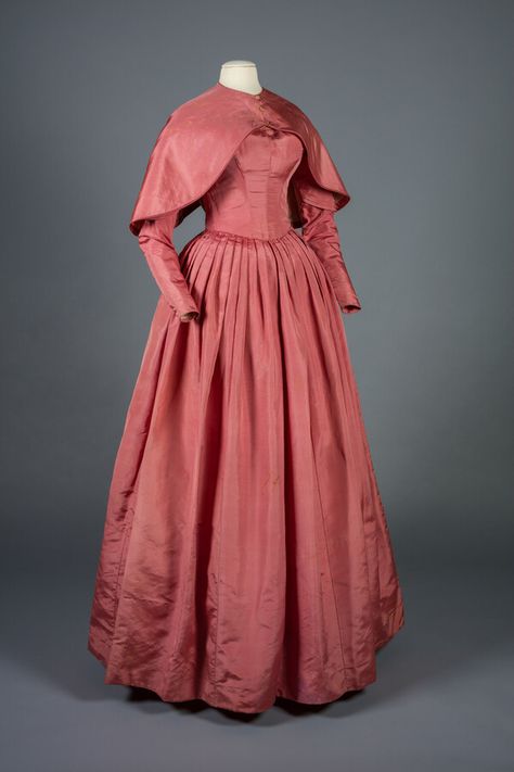 1840 Dress, 1840s Dress, 1830s Fashion, Victorian Era Fashion, Fashion Timeline, Century Dress, 19th Century Fashion, American Fashion Designers, Century Clothing