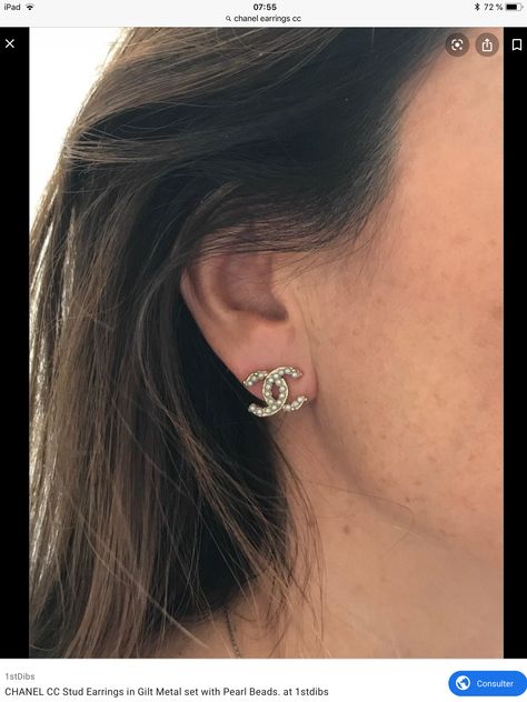 Chanel Stud Earrings, Cc Earrings, Expensive Jewelry Luxury, Chanel Earrings, Expensive Jewelry, Dream Jewelry, Ear Jewelry, Beautiful Christmas, Earring Necklace