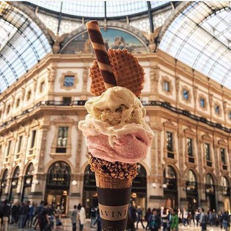 Milan Travel, Daily Fashion Inspiration, Best Street Food, Ice Cream Parlor, Miss Dior, Beautiful Food, Food Cravings, Aesthetic Photo, Daily Fashion