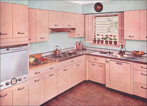 1955 Kitchen with Capitol Steel Cabinets | by American Vintage Home Shabi Chic, Pink Retro Kitchen, 50s Kitchen, Steel Kitchen Cabinets, 1950s Kitchen, Flat Interior, Kitchen Vintage, Mid Century Kitchen, Retro Interior