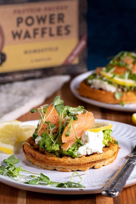 Salmon Waffles, Salty Waffles, Waffle Brunch, Avocado Smoked Salmon, Toaster Waffles, Kodiak Cakes Recipe, Waffle Sandwich Breakfast, Brunch Waffles, Toast Avocado