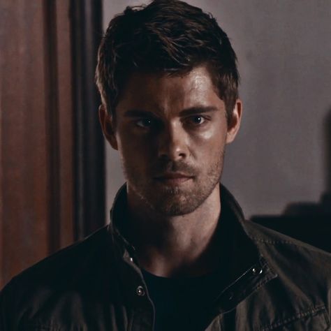 Lincoln Campbell Icons, Lincoln Agents Of Shield, Lincoln Campbell, Rooms Aesthetic, Luke Mitchell, Nyc Pics, Shield Icon, Marvel Wall, Marvel Agents Of Shield