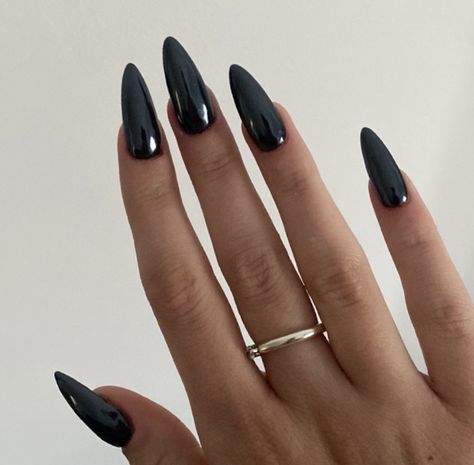 Almond Black Chrome Nails, Black Crome Nails Design, Black Chrome Acrylic Nails, Black Crome Nails Almond, Black Chrome Nails Coffin, Black Glazed Nails, Black Nails Ideas Glitter, Black Chrome Nails Almond, Black Chrome French Tip Nails