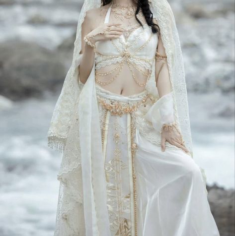 Ancient Chinese Clothing Woman, White Dress Luxury, Dunhuang Feitian, Festival Outfit Women, Evening Dresses 2023, Asian Style Clothes, Hanfu Clothing, Chinese Princess Dress, Traditional Asian Dress