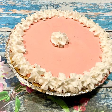 No Bake Jello & Cool Whip Pie Jello Recipes With Cool Whip, Jello Pudding Pie Recipes, Jello Cool Whip Pie, Cool Whip And Jello, Jello Pudding Pie, Cool Whip Pie, Jello With Cool Whip, Cool Whip Pies, Pudding Pie Recipes