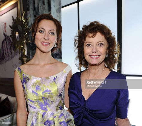 Actresses Eva Amurri and Susan Sarandon pose during Mercedes-Benz Fashion Week Spring 2012 at Lincoln Center on September 11, 2011 in New York City. Susan Sarandon's Daughter, Hear Cut, Eva Amurri, Susan Sarandon, Celebrity Kids, Celebrity Moms, Celebrity Beauty, Show Photos, Hollywood Stars