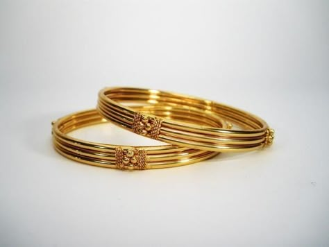 Traditional Gold Earrings, Stamp Earrings, Plain Gold Bangles, Gold Bangles For Women, Gold Bangle Set, Modern Gold Jewelry, Beautiful Gold Necklaces, Handmade Gold Jewellery, Gold Jewelry Stores