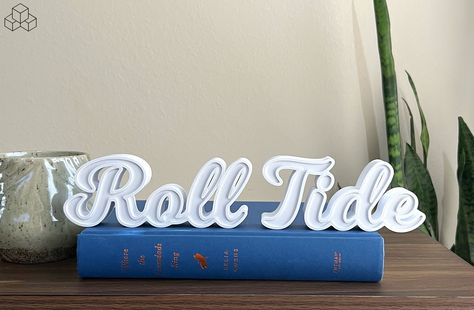 3D Printed University of Alabama Roll Tide Script! Proudly Designed and Printed in USA. Made of a high quality matte PLA material. Has a border/edge bezel for a professional appearance. Easy to paint if desired! Perfect graduation or office gift for the Alabama Student or Alumni in your life. Great for Dorm and college bedroom decor. Classy and modern design to fit any contemporary theme.  Roll Tide! Sizes (Approximate): Large: 4H x 15W x 1.1Inches Medium: 2H x 12W x 1 Inches Small: 1.25H x 9W x University Of South Alabama Dorm Room, Alabama Designs, University Of Alabama Decor, Roll Tide Quotes, Alabama Decor, Alabama A&m University, College Bedroom Decor, Univ Of Alabama, Dream Dorm Room